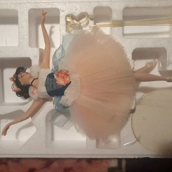 Prima Ballerina Lighter Than Air Porcelain Barbie Doll 2001 Limited Edition
